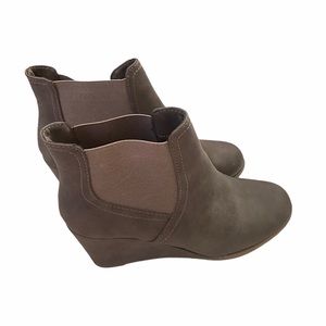 Rampage Mousy Brown Wedge Heel Slip On Ankle Boot Booties Shoe W’s 9 M